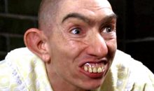 It’s an American Horror Story interview with Naomi Grossman!!